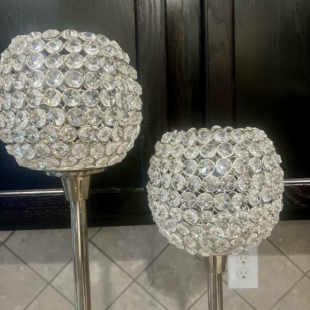 Elegant Crystal Ball Lamp - Picture 2 of 3